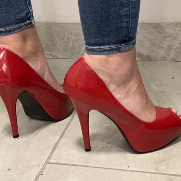 Qupid Red Patent Leather Peep Toe heels 8 1/2 - Picture 2 of 11